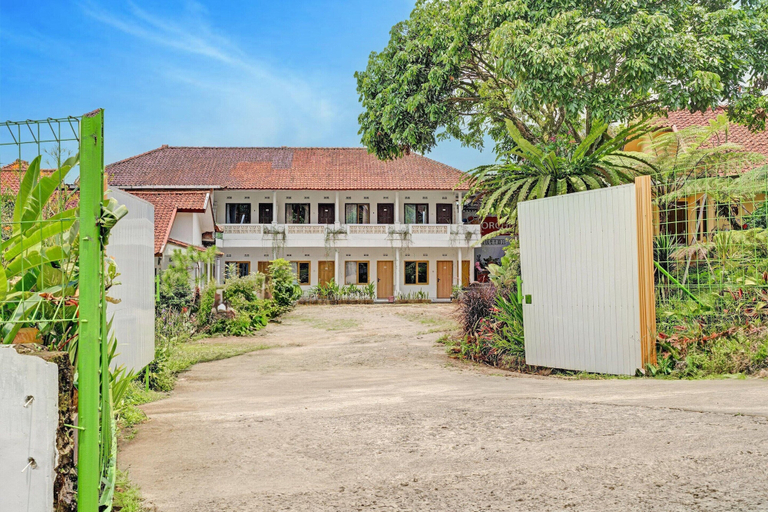 Others 5, Luxury Deluxe DBL Retreat W/ Free Wifi and Parking, Solo