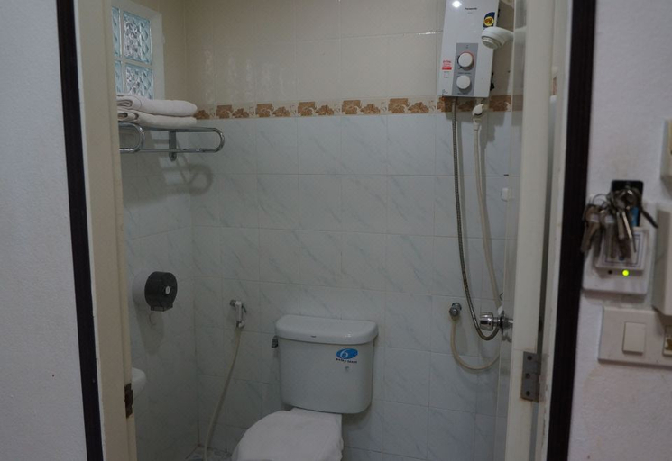 Bathroom 4, Lamai Apartment, Phuket Island