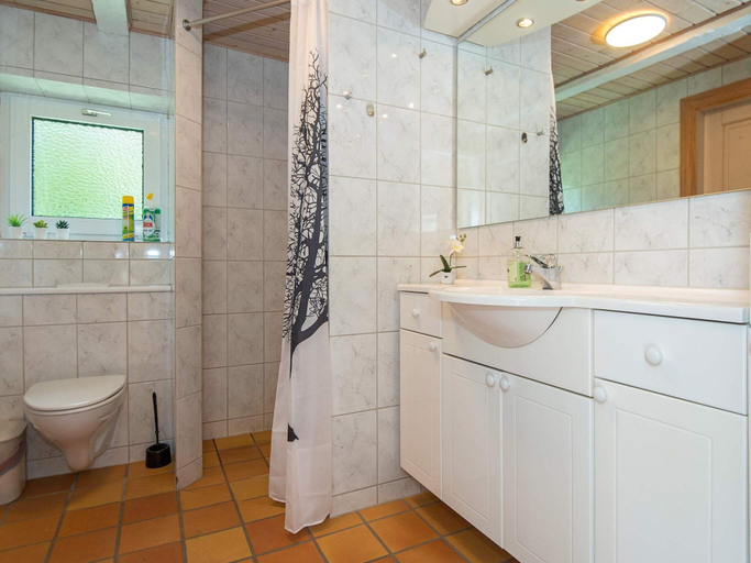 Bathroom 3, 8 Person Holiday Home in Henne, Varde