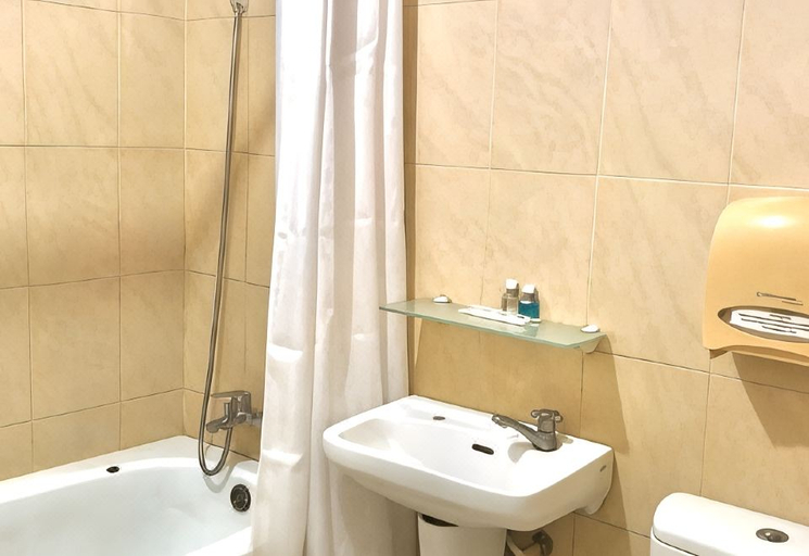 Bathroom 5, Hotel Femina, Padang