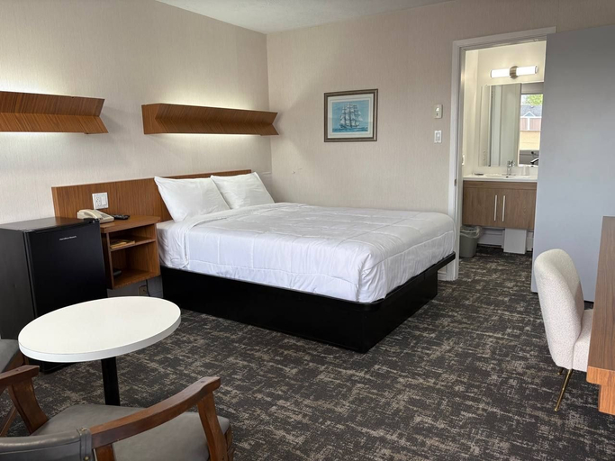 Bedroom 1, Daigle Motel, Madawaska