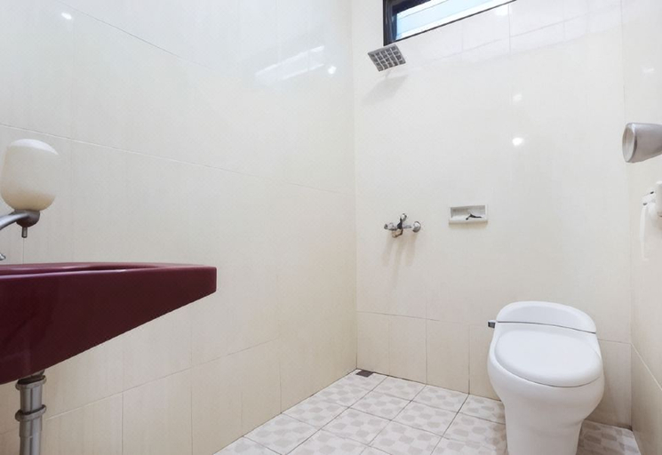Bathroom 3, Borobudur Indah Hotel, Magelang