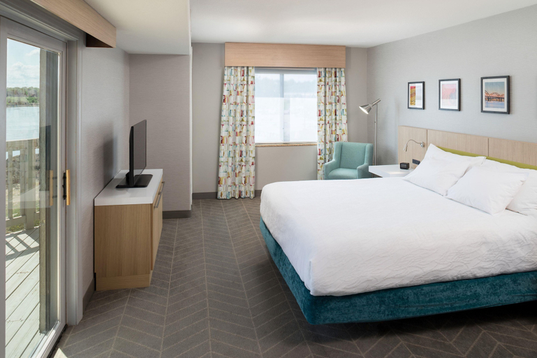 Bedroom 4, Hilton Garden Inn Sioux City Riverfront, Dakota