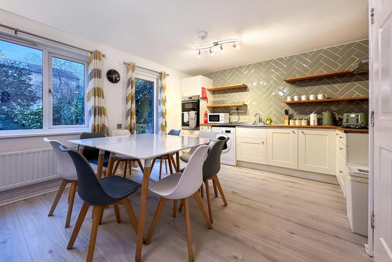 Others 3, Contractors Accommodation | 6BR House Peterborough, Cambridgeshire