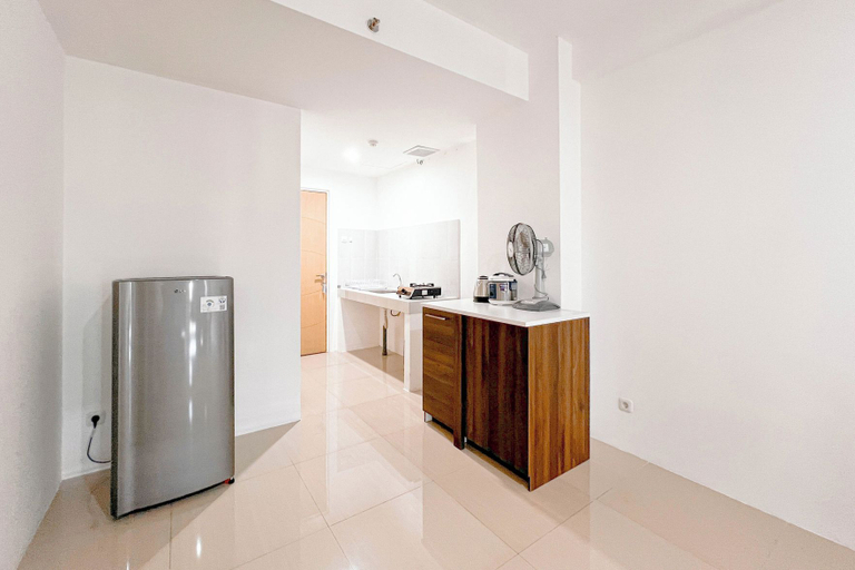 Exterior & Views 2, Spacious And Restfull 3Br At Bale Hinggil Apartment, Surabaya