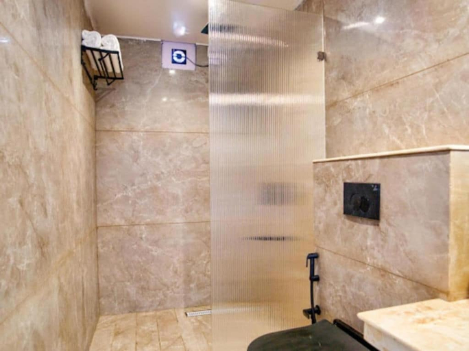 Bathroom 4, Hotel Pajaros Blu, North Goa