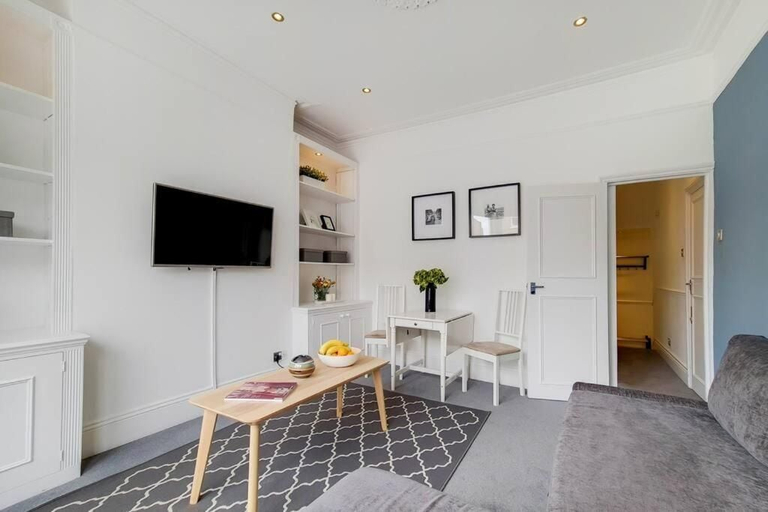 Others 3, AR1 - 1 Bed Apartment in Heart of Fulham, London