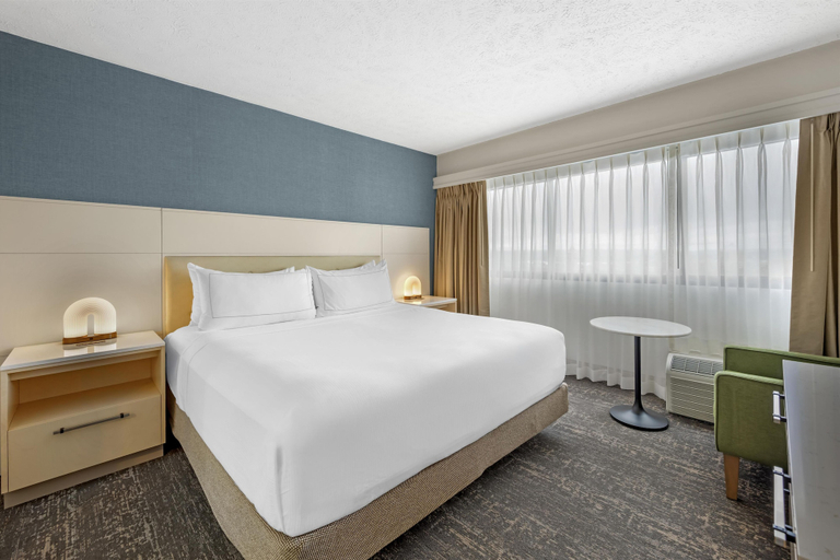 Bedroom 3, DoubleTree by Hilton Spokane City Center, Spokane