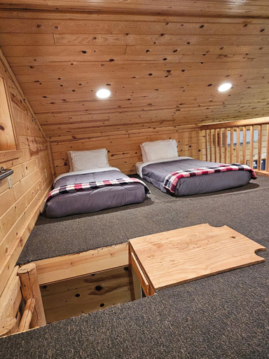 Bedroom 4, Grandpa's Cabin, Washington