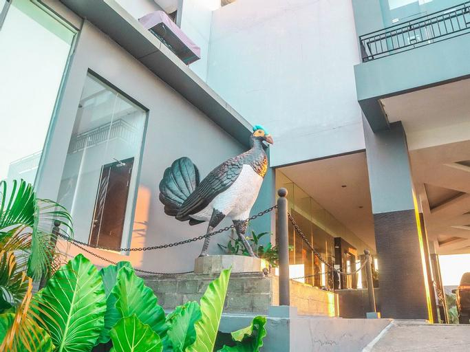 Exterior & Views 2, Grand Maleo Hotel & Convention, Mamuju