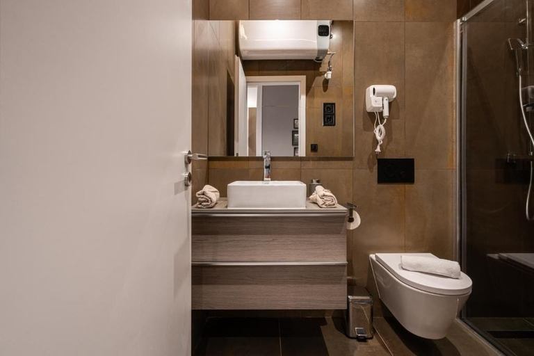 Bathroom 3, N5 Boutique Apartments by BQA, Budapesti
