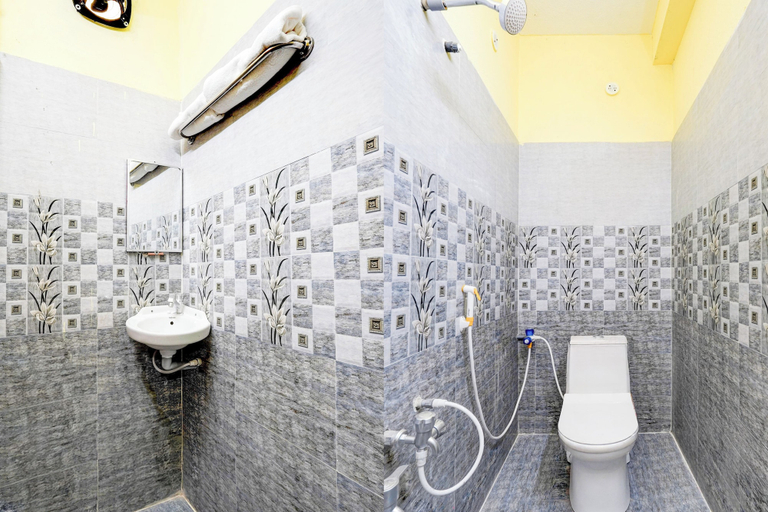 Bathroom, Super Hotel O Walajapeti Vellore, Vellore