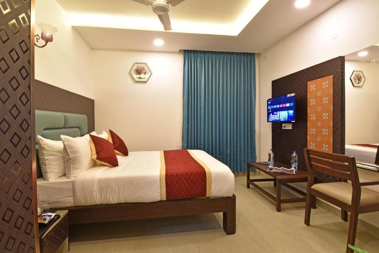 Others 3, AKG Hotel, Puducherry