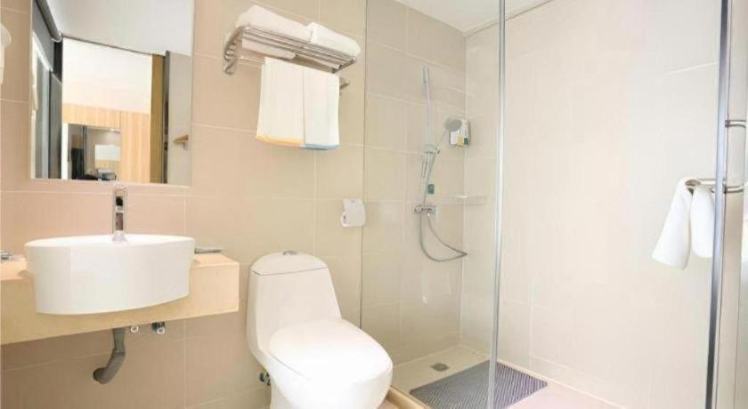 Bathroom, City Comfort Inn Changsha The Third Xiangya Hospit, Changsha