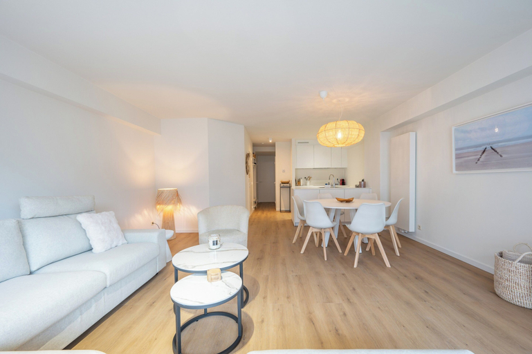 Others 5, Central Apartment Near Rubensplein Beach, West-Vlaanderen
