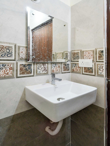 Bathroom 4, Hotel O Silver House Near Mantri, Bangalore