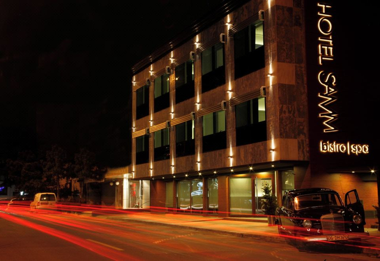 Exterior & Views