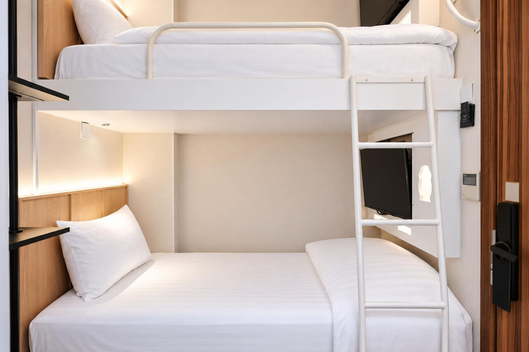 Others 4, Aura Hotel Purvis L2, Singapore
