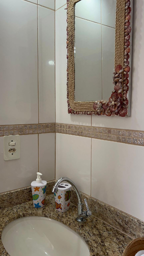 Bathroom 4, Casa das Tartarugas, Angra dos Reis