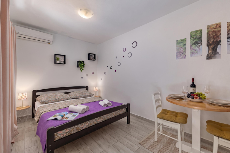 Others 5, Klarić Residence, Zadar