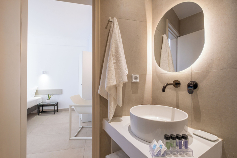 Bathroom 4, Kamari Beach, South Aegean