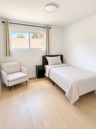 Others 5, Modern 3BR Home Near Cheo & General Hospital -NO Pets, Ottawa