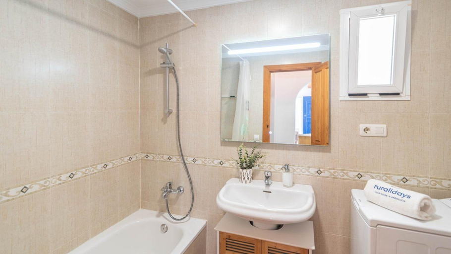 Bathroom, Casa El Laurel Competa by Ruralidays, Málaga