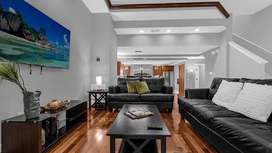 Others 1, Family Home Near Disney w Pool Spa Pool Table, Orange