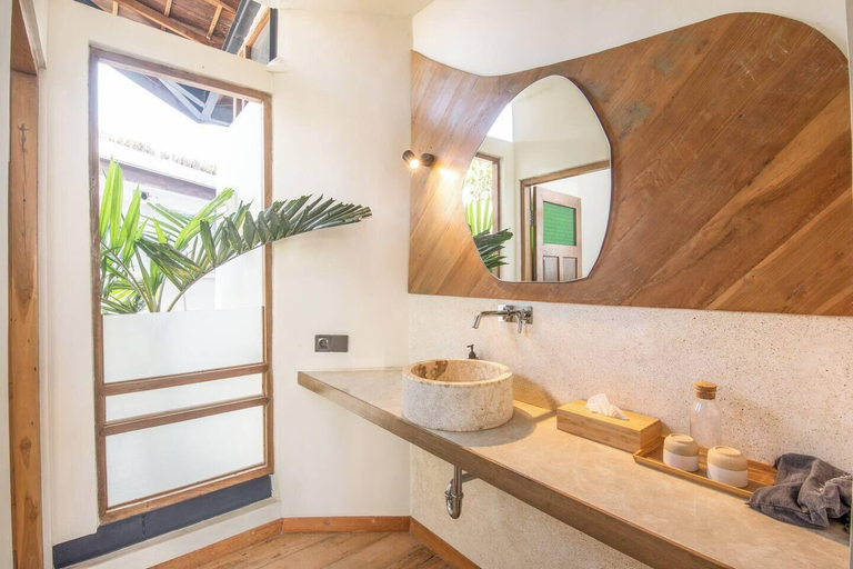 Others 2, Luxurious 1-br Villa With Pool, Echo Beach 800m, Badung