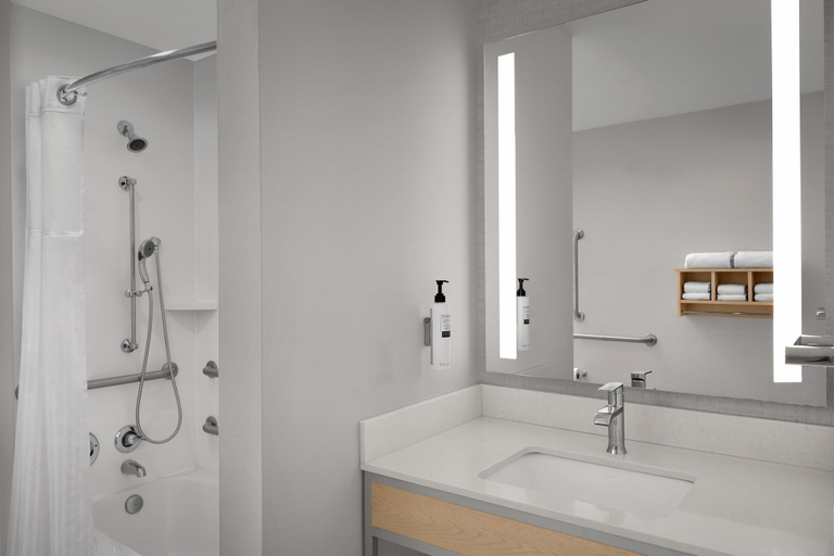 Bathroom 4, Hilton Garden Inn South Bend, Saint Joseph