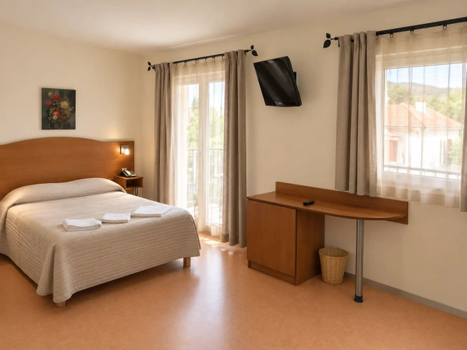 Others 4, hotel heracles, Hérault
