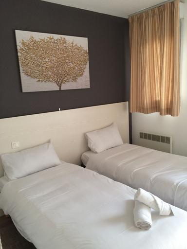 Bedroom 4, Europe hotel, Saône-et-Loire
