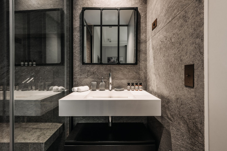 Bathroom 2, HIGHSTAY - Luxury Serviced Apartments - Rue de Rivoli, Paris