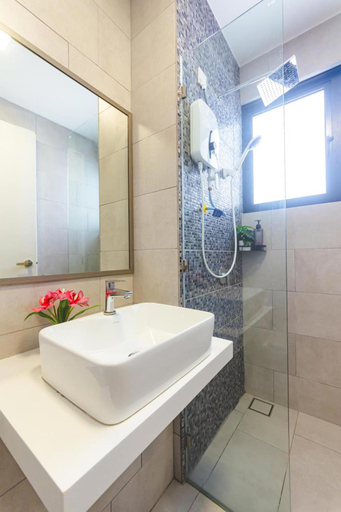 Bathroom 5, Kota Kinabalu Apartments, Kota Kinabalu