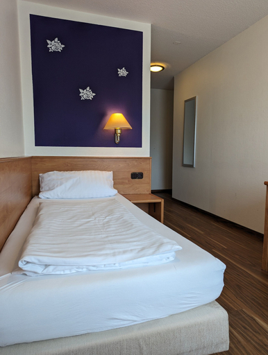 Bedroom 3, Hotel Sonnenhof, Northeim