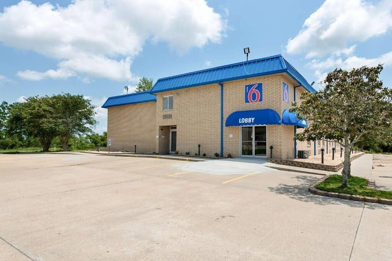 Exterior & Views 2, Motel 6 New Iberia, LA, Iberia
