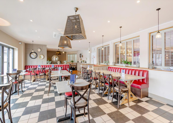 Food & Drinks 2, Foxhunter Park, Kent