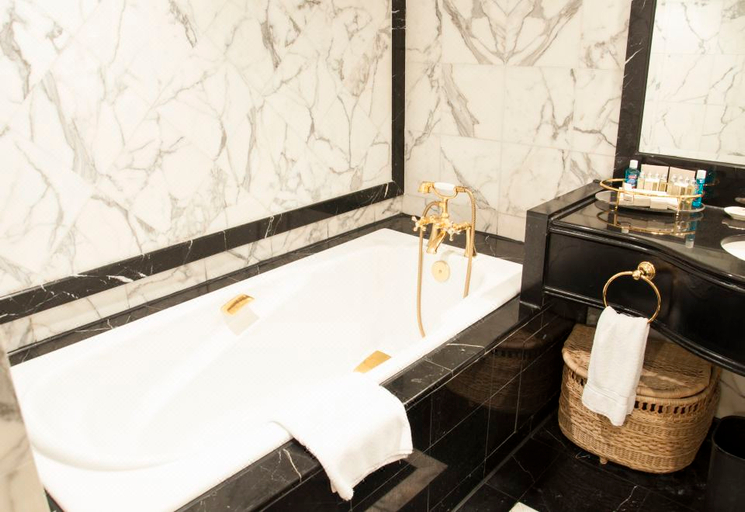 Bathroom 5, New Orient Landmark Hotel, Makau