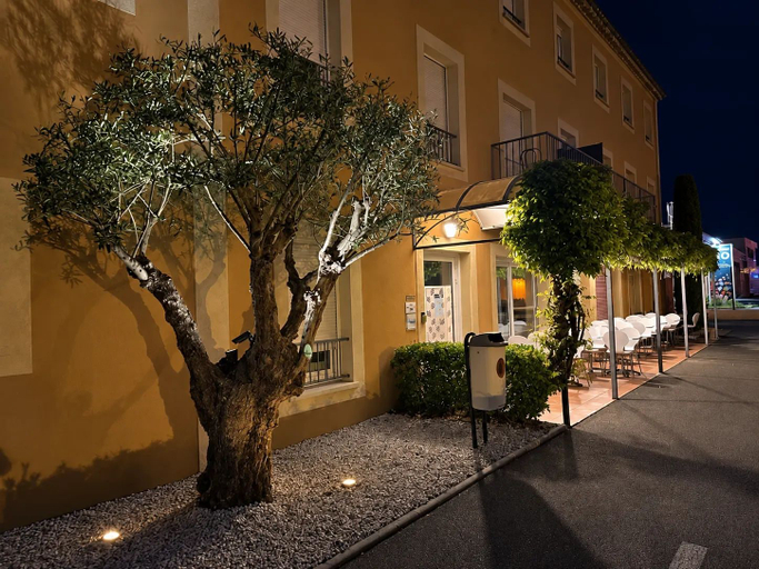 Others 3, hotel heracles, Hérault