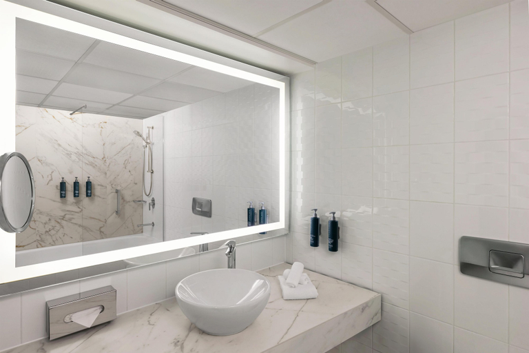 Bathroom 5, Hilton Vienna Waterfront, Wien