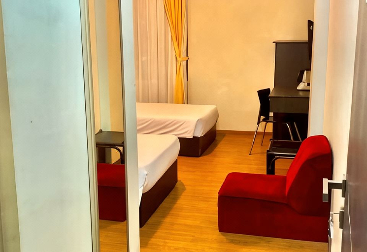 Bedroom 2, Hotel Femina, Padang
