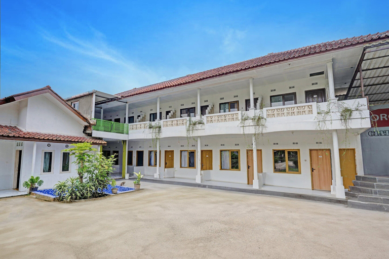 Others 2, Luxury Deluxe DBL Retreat W/ Free Wifi and Parking, Solo