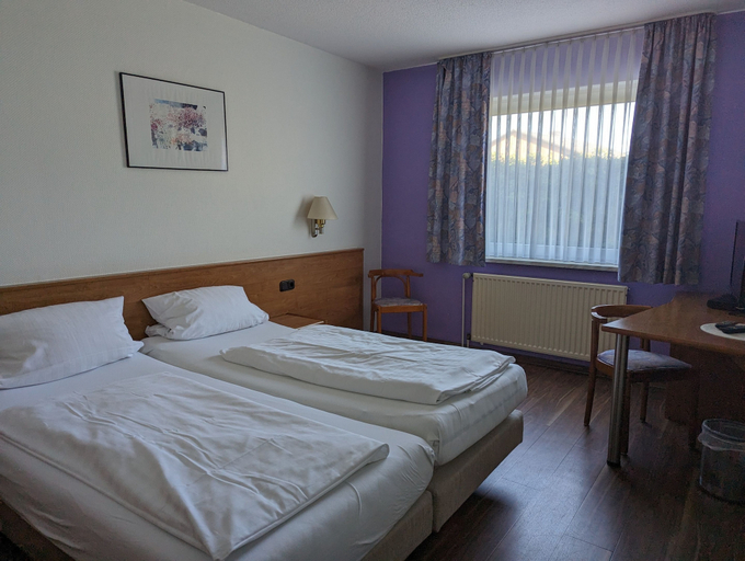 Bedroom 3, Hotel Sonnenhof, Northeim