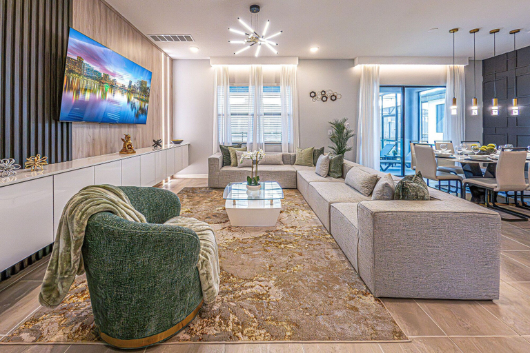 Others 3, Luxury 6BR Villa Prime Location, Pool & Cinema, Orange
