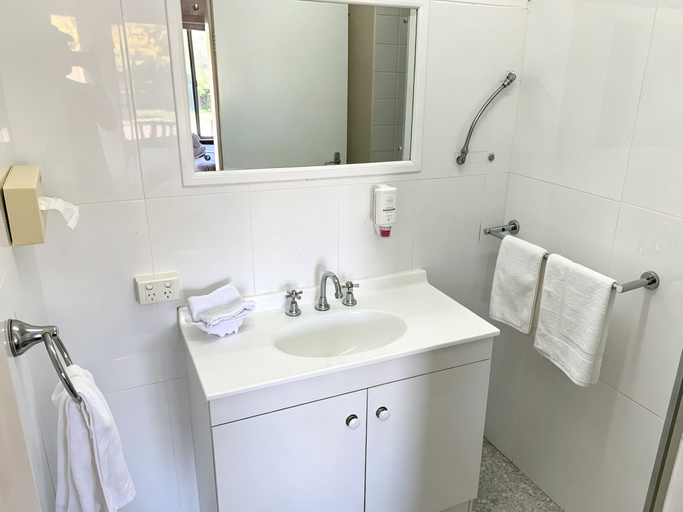 Bathroom, Opal Motel Leongatha, South Gippsland - Central