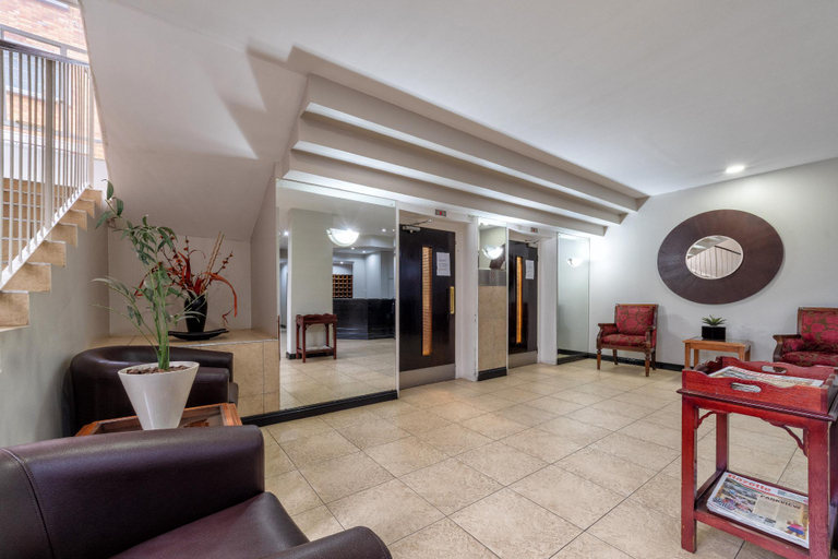Others 4, Stylish Cozy Apartment in Sandton, City of Johannesburg