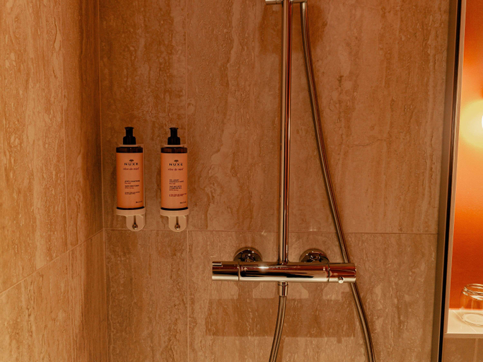 Bathroom 5, Mercure Arles Centre Arenes, Bouches-du-Rhône