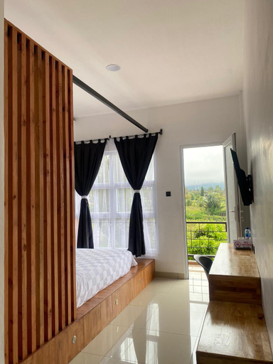 Bedroom 2, Uluna Hotel, Karo