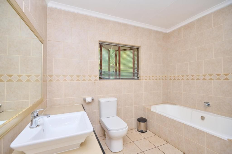 Bathroom 3, Tamboti Lodge, City of Tshwane