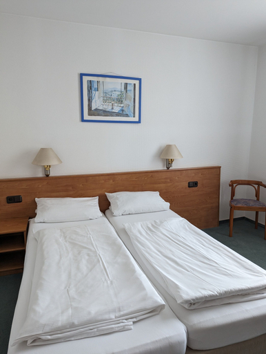 Bedroom 2, Hotel Sonnenhof, Northeim